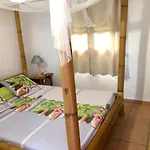 Appartement de 3 chambres a Saint Francois a 450 m de la plage avec vue sur la mer piscine partagee et jardin clos